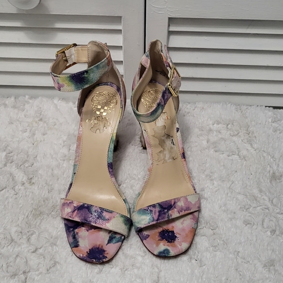 Vince Camuto Shoes - Vince Camuto leather heels size 7M